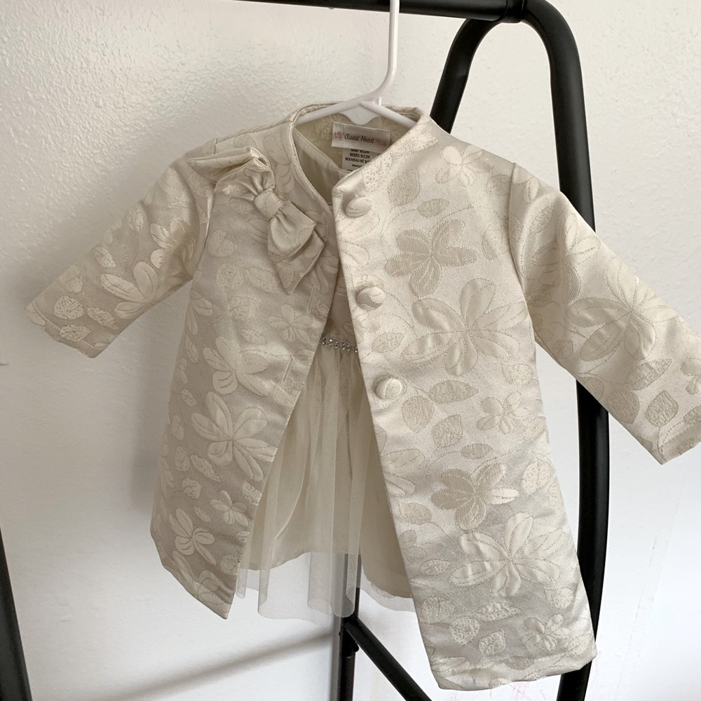 Beautiful dress with matching jacket.